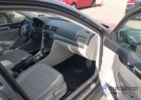 2018 Volkswagen Passat 2.0T R-Line/2.0T S из США, поврежденный, VIN 1VWAA7A37JC015742